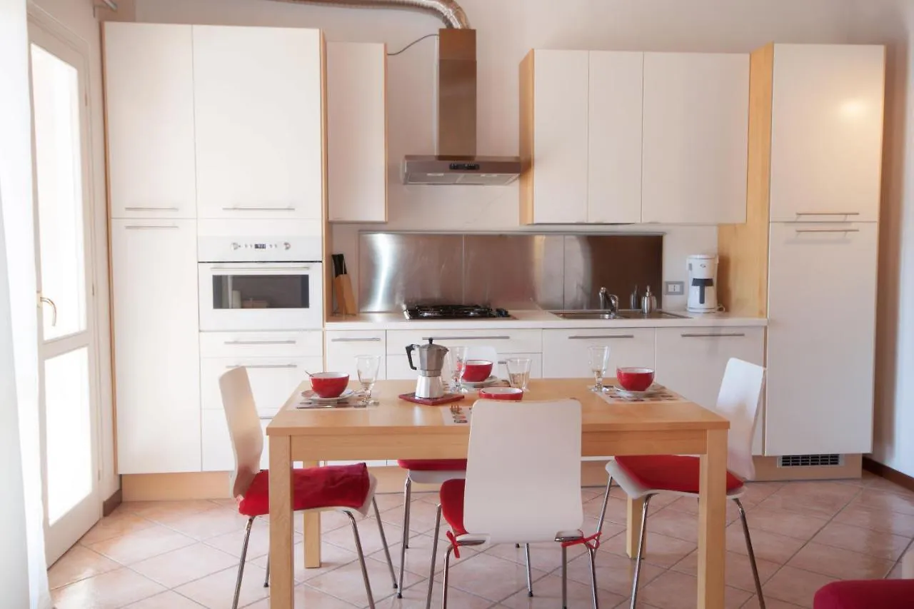 Casa Del Sole - Sleeps 4 With Shared Pool Villa Pianello Del Lario Holiday home