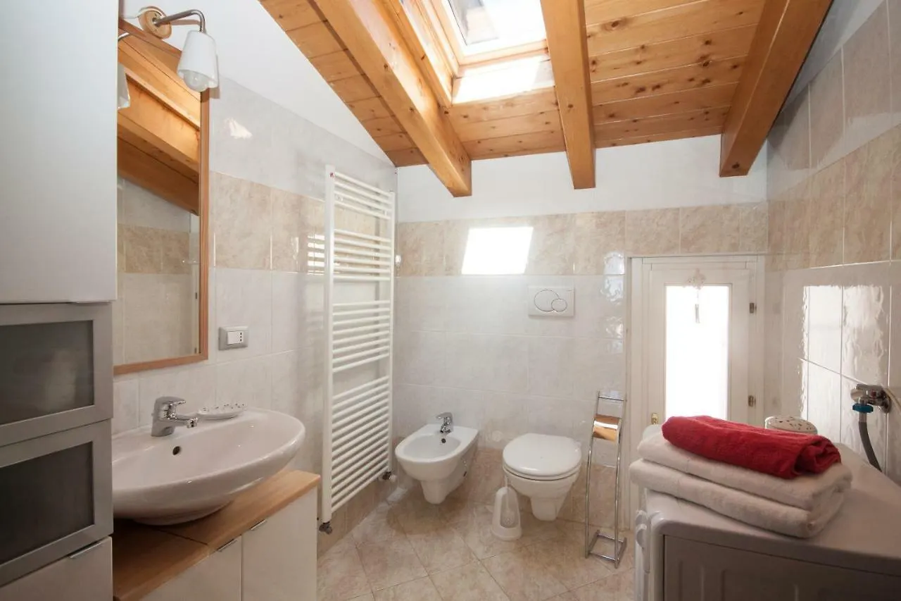 Holiday home Casa Del Sole - Sleeps 4 With Shared Pool Villa Pianello Del Lario Italy