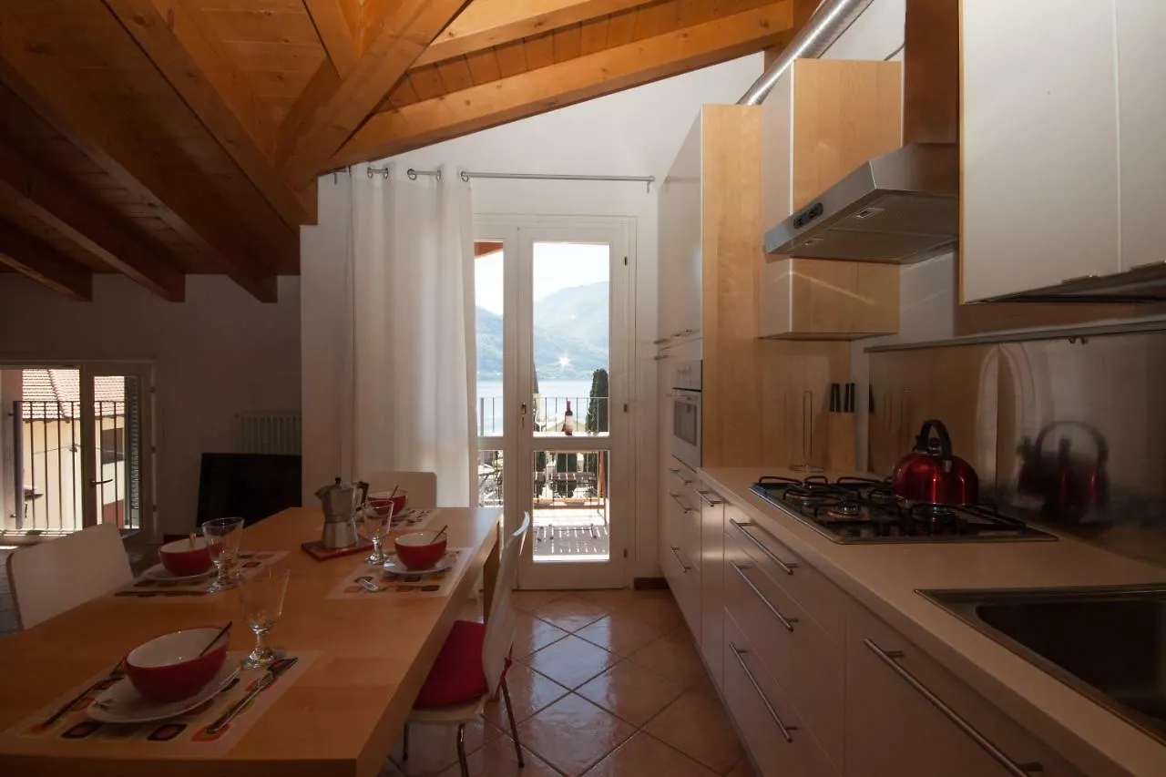 Casa Del Sole - Sleeps 4 With Shared Pool Villa Pianello Del Lario Italy