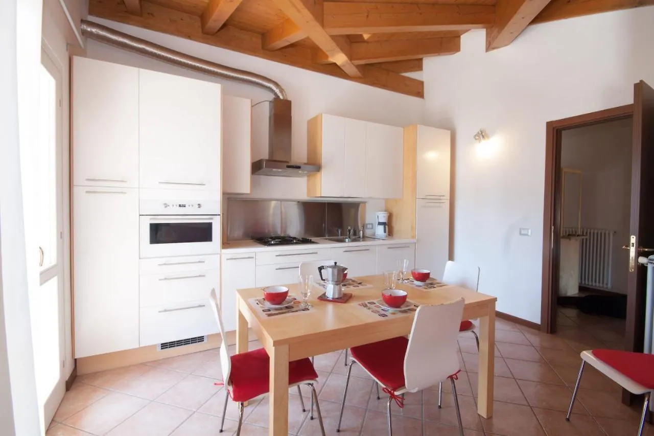 Casa Del Sole - Sleeps 4 With Shared Pool Villa Pianello Del Lario Holiday home